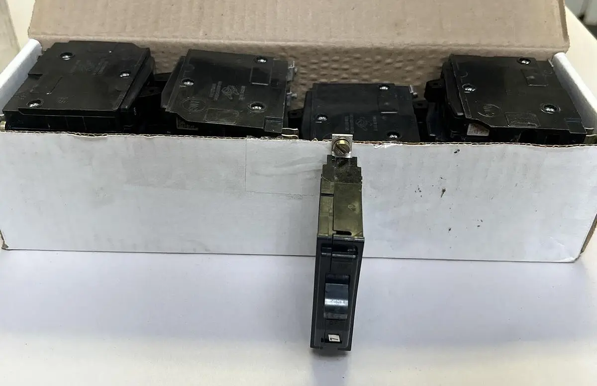 Used SQUARE D QOB120 Switchgears Ohio US | Surplus Asset Holdings #1185428