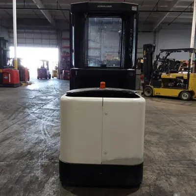 USED 2016 CROWN SP3510-30