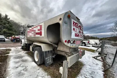 Used 2000 INTERNATIONAL 4900 DT466E Fuel & Lube Trucks Pennsylvania US | Proxy Equipment #1385352
