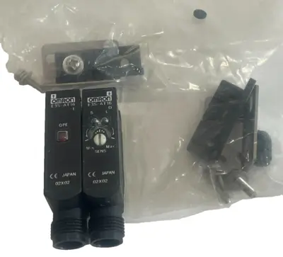 NEW OMRON E3S-AT16 PHOTOELECRIC SWITCH 10 to 30v dc E3SAT16