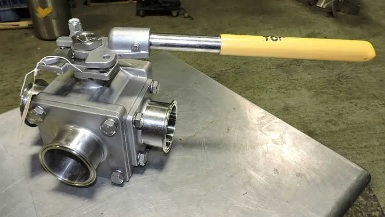 Used TOP LINE 3 WAY SANITARY VALVE 3" THREE WAY Valves/Fittings New Jersey US | Champion Trading Corporation #424748