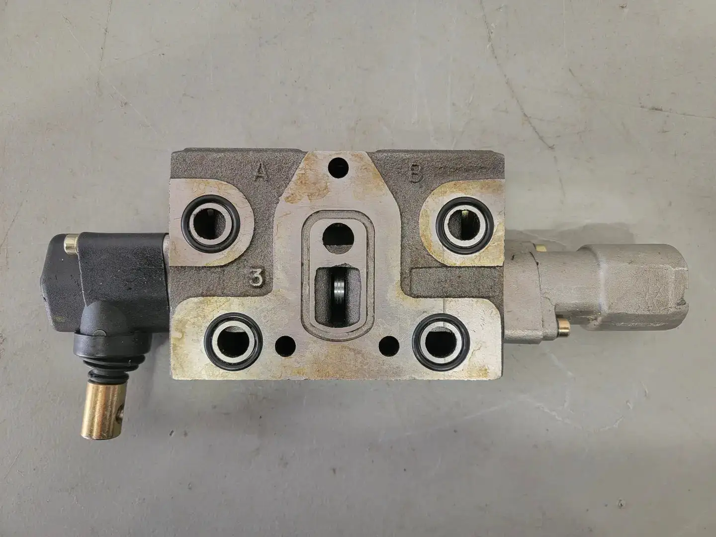 Hydraulic Valve Section 1235, 10201