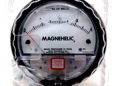 NEW DWYER 2004 PRESSURE GAUGE