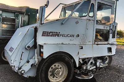 Used 1999 ELGIN PELICAN SERIES P Street Sweeper Michigan US | Proxy Equipment #1385104