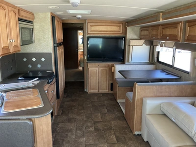 USED 2013 WINNEBAGO F53