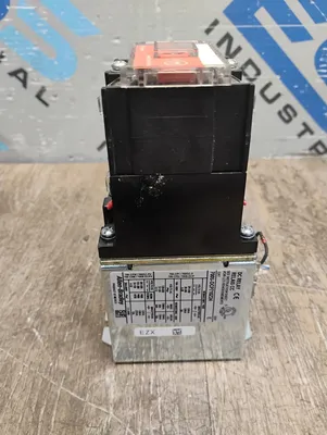 ALLEN BRADLEY 700S-DCP710Z24 Electrical/PLC/Automation | ESS Industrial Equipment Sales (4)