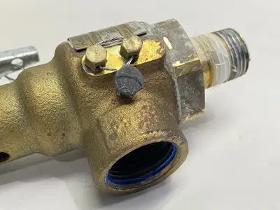 USED APOLLO SAFETY VALVE 2.8 PSIG 1/2" NPT