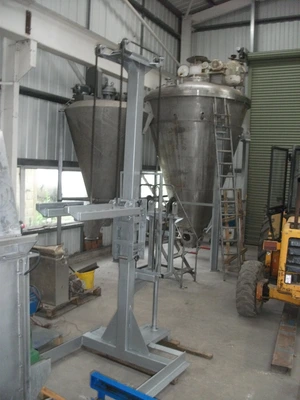 80 kG Hydraulic Floor Mounter Raise - Lower Stirrer Crane