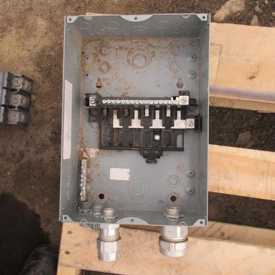 USED SQUARE D Q08L100
