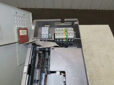 Siemens 6SE7027-2ED21-Z Simovert MasterDrive AC Drive 37kw 50 HP 480V 3Ph