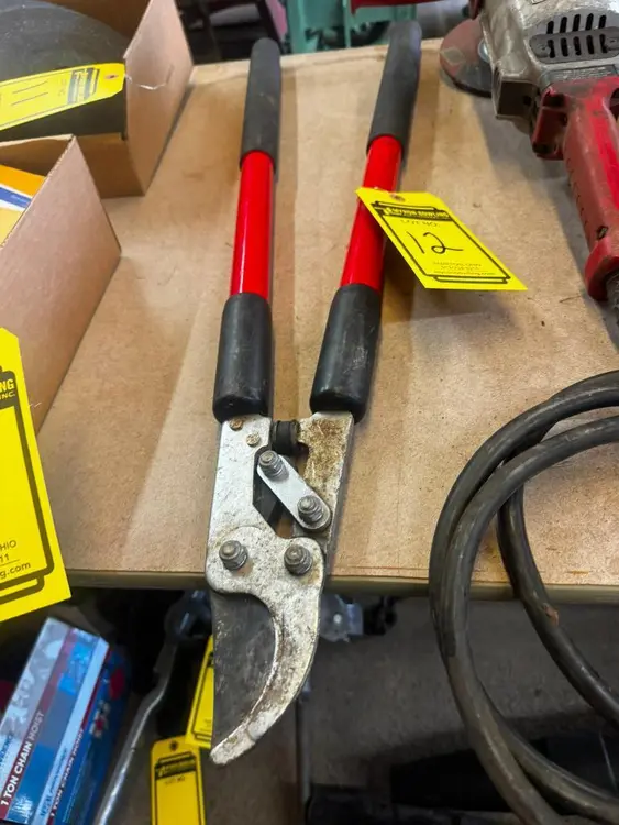 Used _UNKNOWN_ _UNKNOWN_ Hand Shears Ohio US | Myron Bowling Auctioneers Inc #1574220