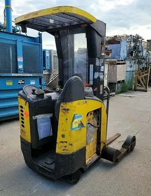USED 2002 CROWN RR5000