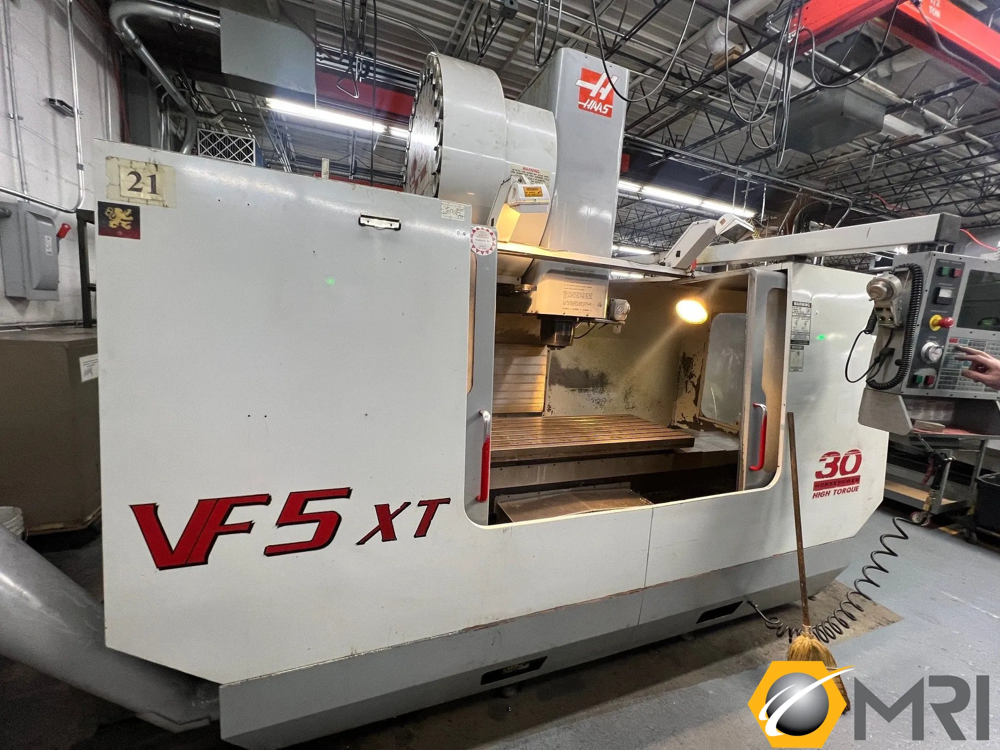 2001 HAAS VF-5/50 XT VERTICAL MACHINING CENTER | JS 7612343