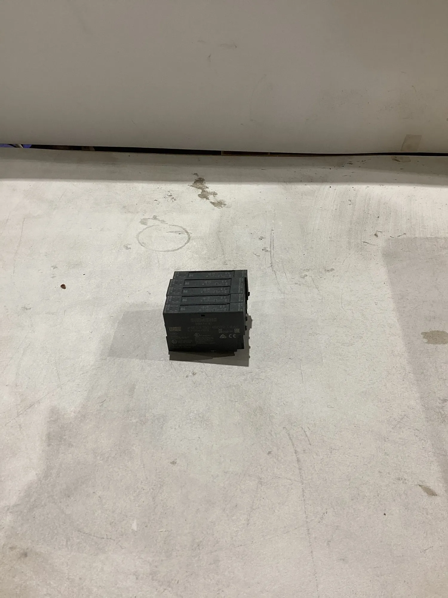 USED SIEMENS 6ES7132-4BD02-0AA0