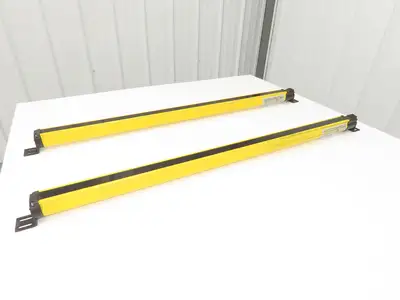 Allen Bradley GuardShield Safety Light Curtain Transmitter/Receiver Set 960mm