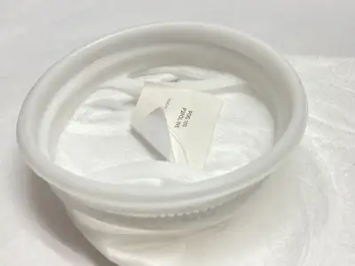 USED PALL CORP POLYPROPYLENE FILTER BAG 100 MICRON #2 P FLANGE BOX OF 40