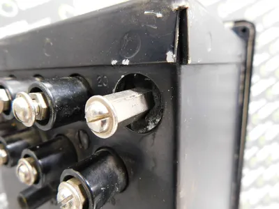 Westinghouse SV Voltage Relay 1878417 120V 60Hz Damaged Terminal Housing Used