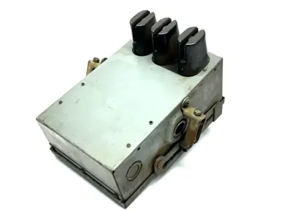 Used Trumbull Busway 30A, 575V, 3 PH, 3W, 7-1/2 HP Circuit Breakers Michigan US | Maverick Industrial Sales #1394392