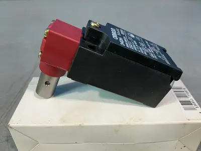 Used OMRON D4DH3AAS Relays & Switches Ohio US | HGR 24 #1572228