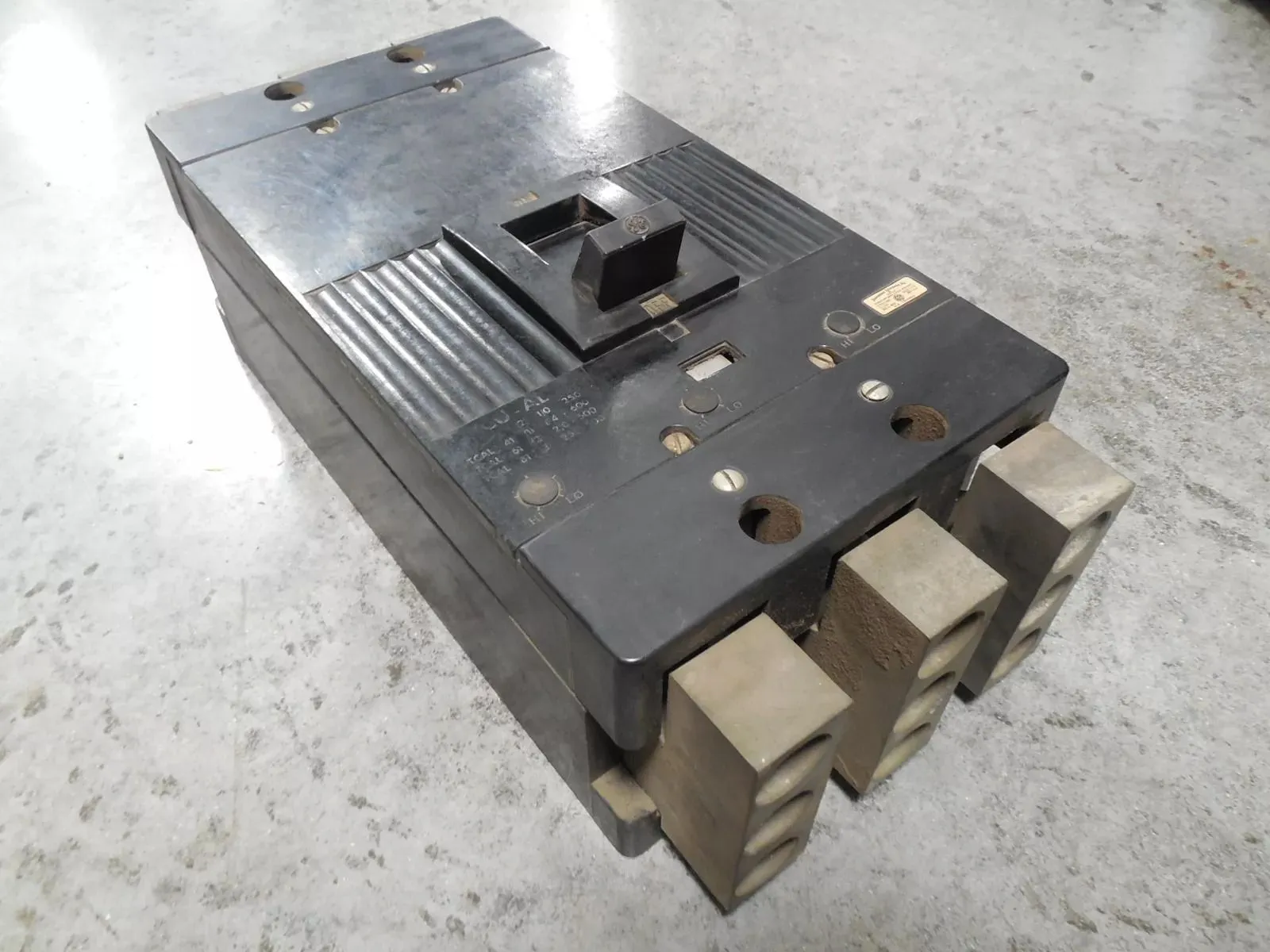 General Electric TKM836F000 Circuit Breaker 800 Amp Frame 600 Amp Trip Used