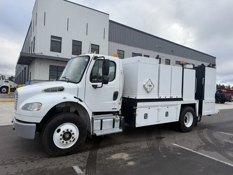 Used 2012 FREIGHTLINER BUSINESS CLASS LUBE BODY Fuel & Lube Trucks Minnesota US | Carco Truck & Equipment #1513965