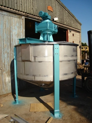 4,500L Stainless Steel Enclosed Tank