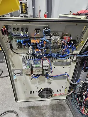 USED 2010 FANUC M-2000IA/900L