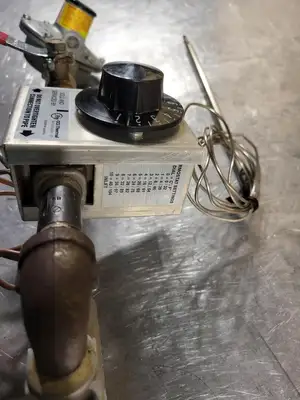 2000 BTU/HR Thermostat Control Valve w/ Gas Regulator