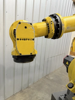 USED FANUC R-2000IB