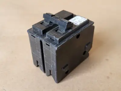 USED SCHNEIDER ELECTRIC CHOM215