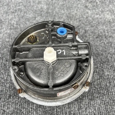 Used Dwyer 3001MR Pressure Switches California US | Davliegogo LLC #1705824