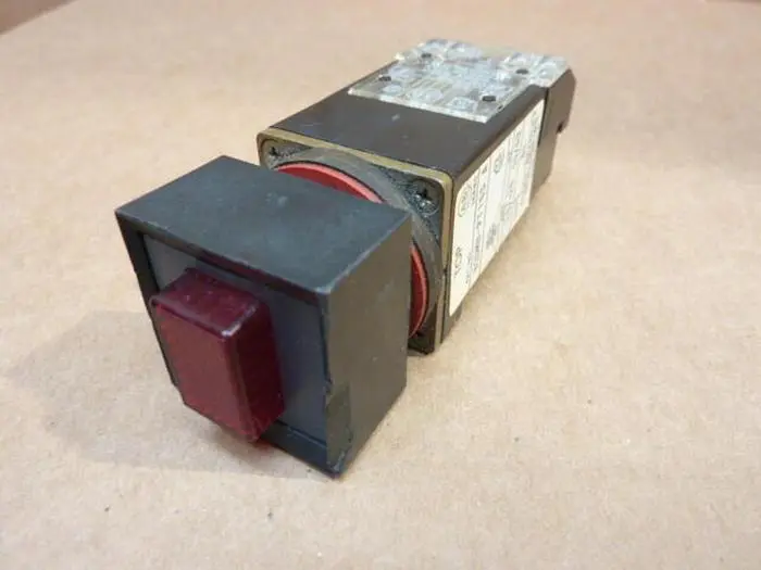 Used ALLEN BRADLEY 800MB-PT16S RED Relays & Switches Michigan US | Ideal Machinery #597126