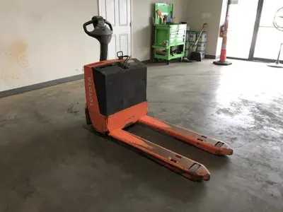 USED 2004 TOYOTA 7HBW23