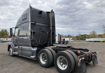 USED 2014 VOLVO VNL 6X4