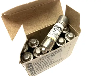 USED SIEMENS SENTRON CYLINDRICAL FUSE, SLOW-BLOW, 3A