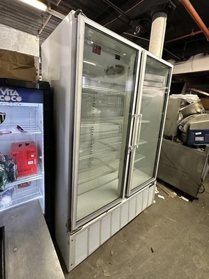 174-0185 Master-Bilt BMG-48 2 Glass Door Self Contained Cooler