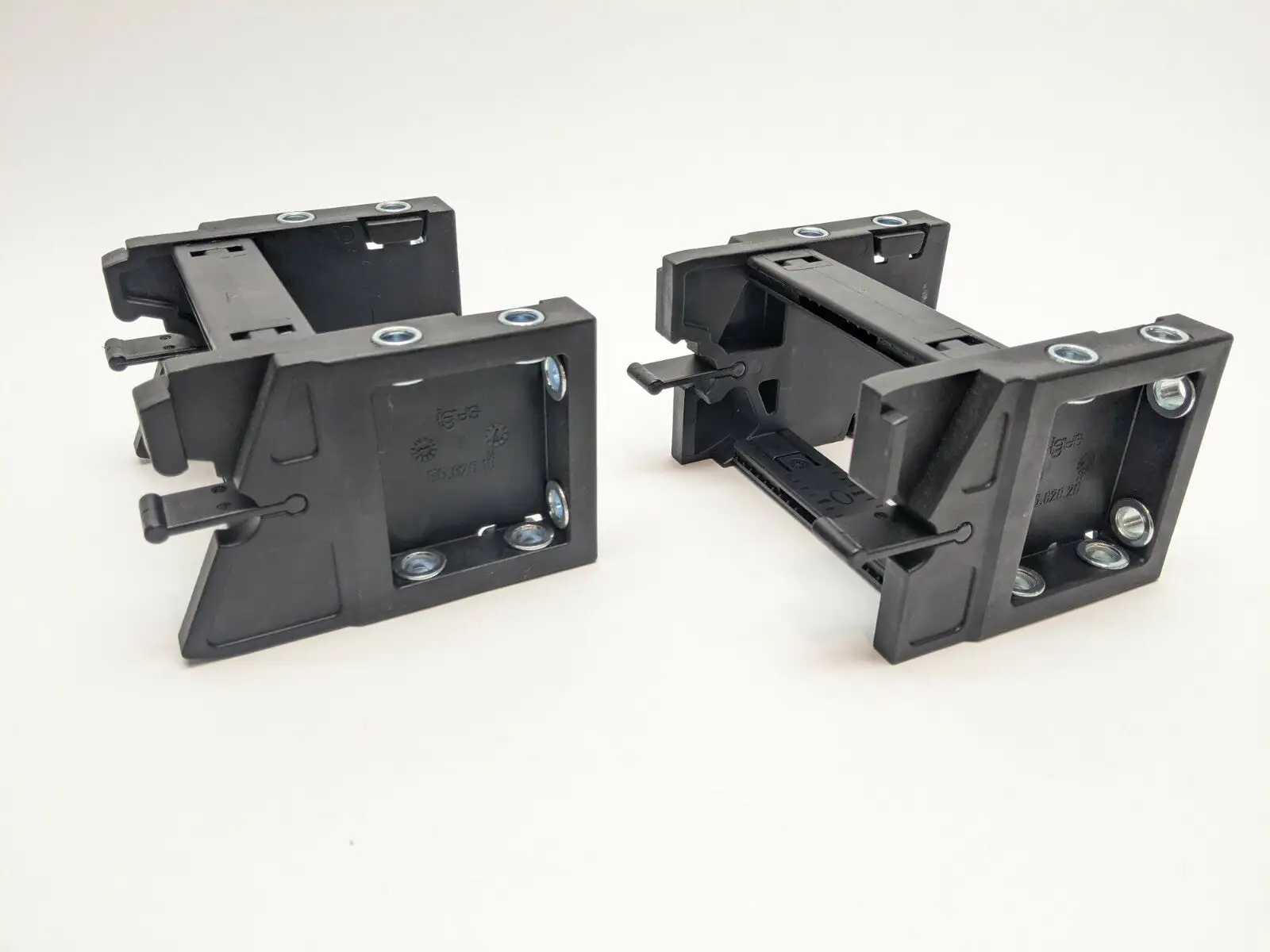 E6-620-10, E6-620-11, E6-620-20, E6-620-21 | igus E6.62 KMA Mounting Bracket Set E6.620.10 11 20 21 - New