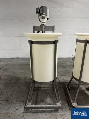 N/A (3) 200L Portable Plastic Mix Tanks with Mixer