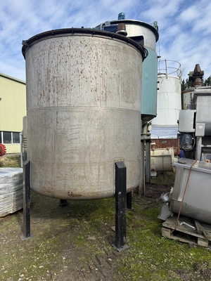 8,500L S/S mix tank with internal coil