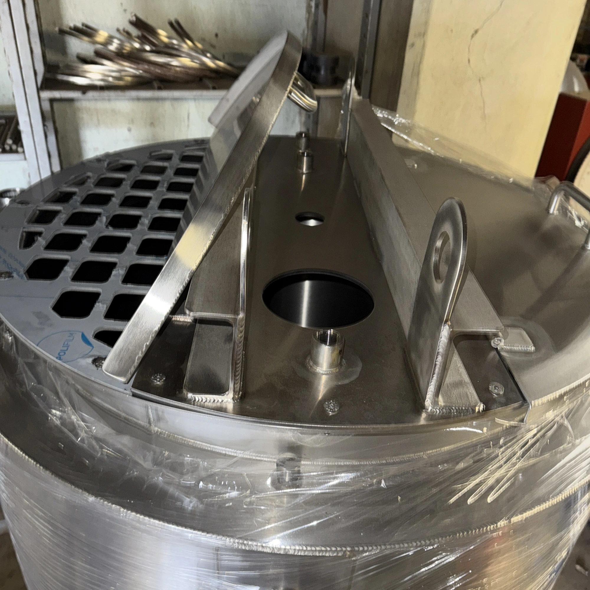 1100 L S/S Zero Pressure Jktd Enc Tank