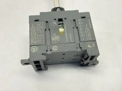 USED ABB SWITCH DISCONNECTOR 3-POLE 16A 600VAC W/ OHYS2RJ SELECTOR HANDLE