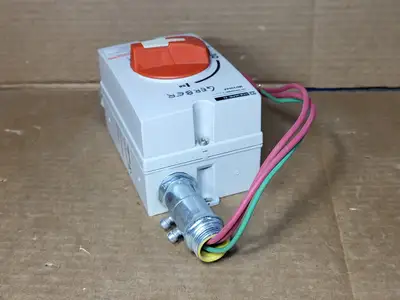 NEW SQUARE D MD3304X