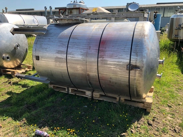 Used _UNKNOWN_ 4,250 LITRE Stainless Steel Tanks New Jersey US | Perry Equipment #120985