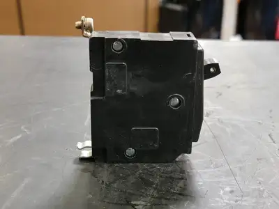 NEW SQUARE D QO115