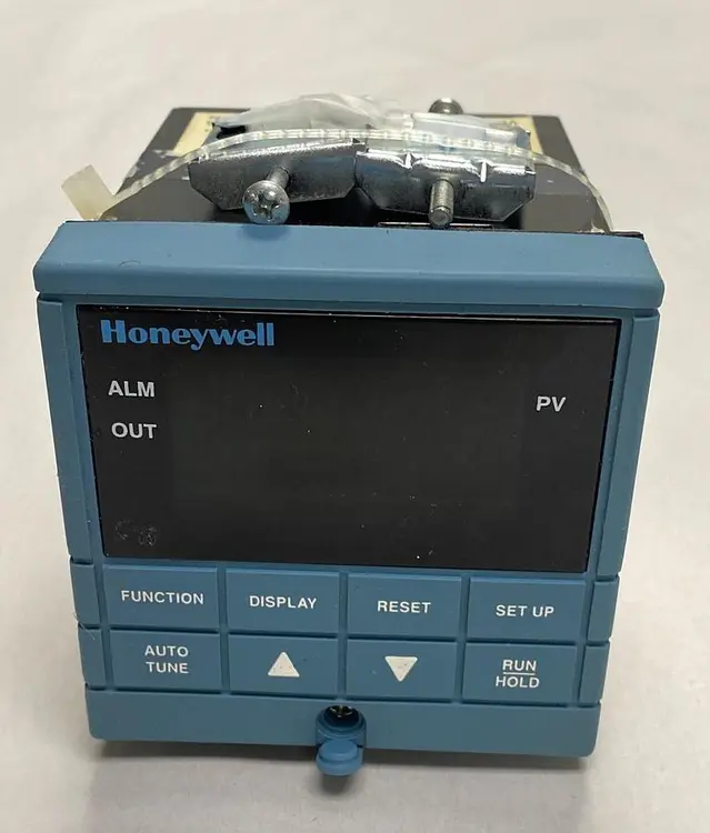 Used HONEYWELL DC200H-0-000-1D0000-0 Industrial Controls | Surplus Asset Holdings #1219589
