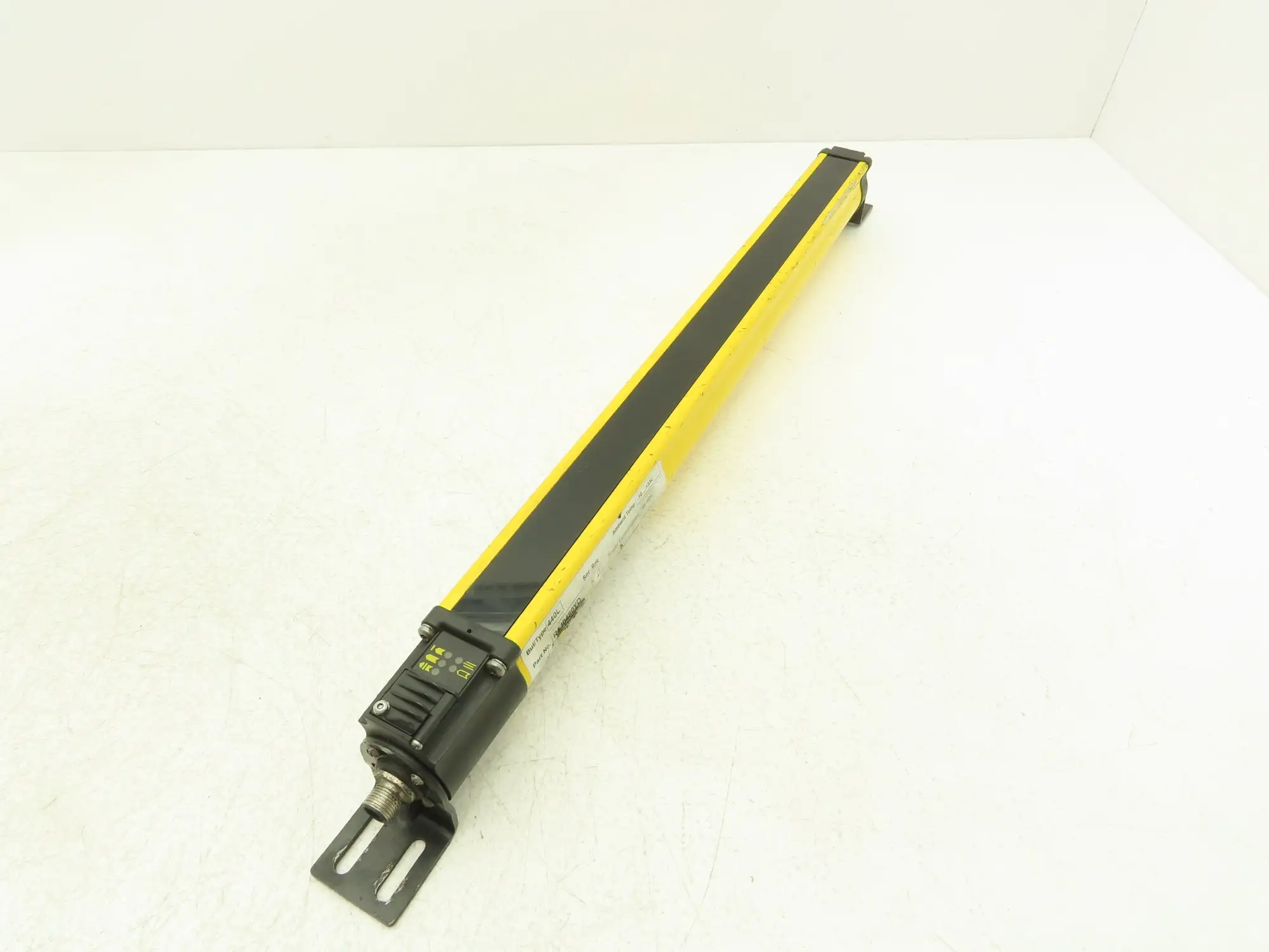 Allen Bradley 440L-R4J0480YD Light Curtain Guardmaster Receiver Only Ser A Rev B