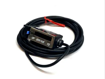 USED KEYENCE PHOTOELECTRIC AMPLIFIER UNIT CABLE TYPE PNP IP67