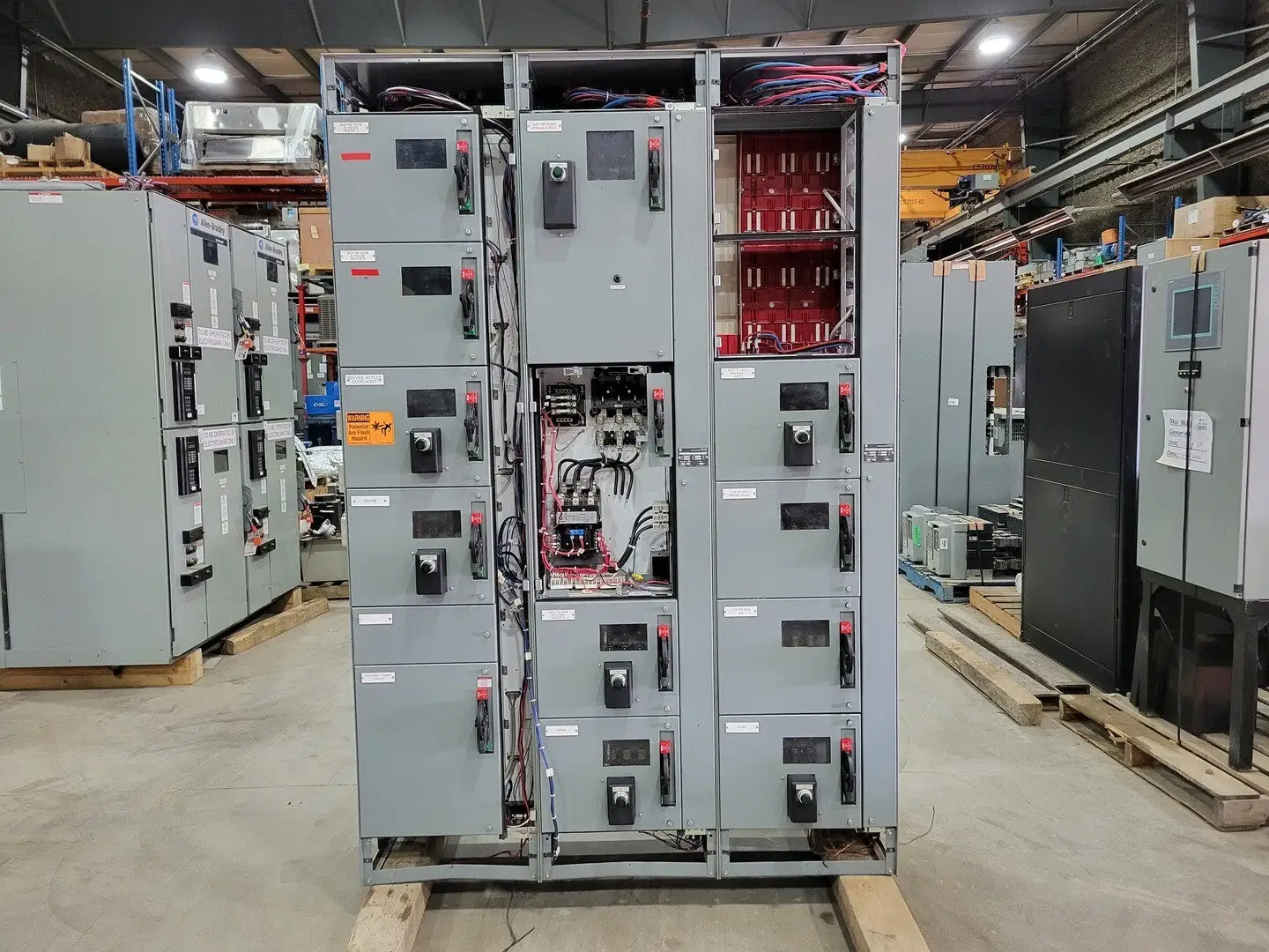 CENTERLINE 2100 Low-Voltage MCC Section SN-X-LRXX19/1, 600V, 1600A, 3-Ph