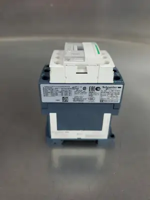 Schneider Electric LC1D12BD AC Contactor, 10HP, 24VDC. 4E-38