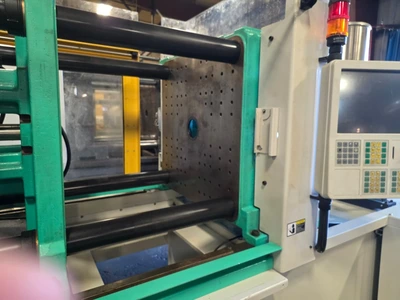 2015 ARBURG 570C 2000-800 Injection Molding Horizontal/Vertical | Machinery Network (9)